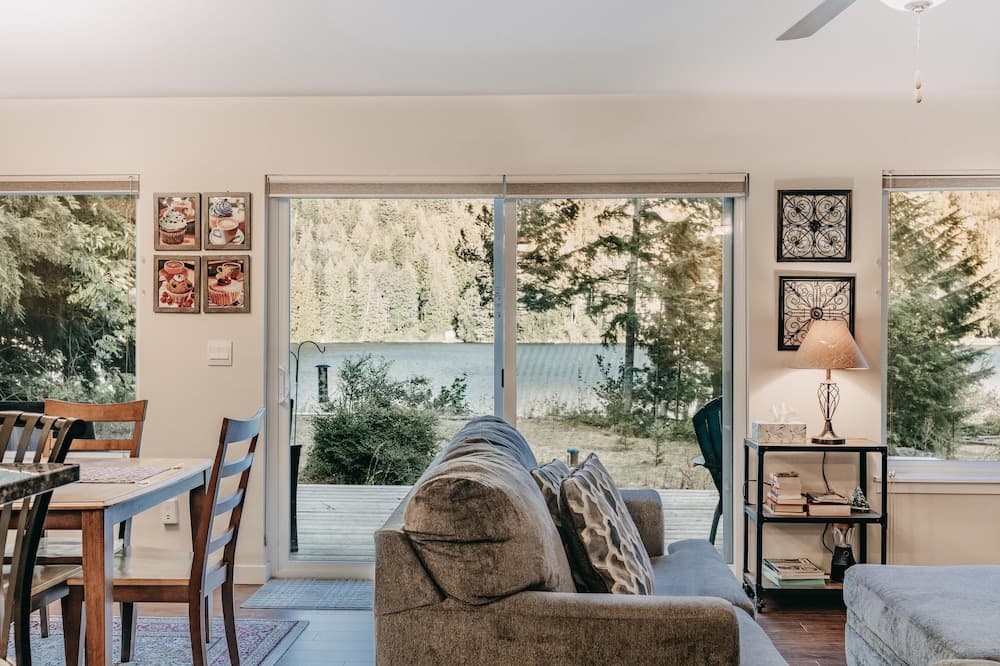 47MF - WiFi - Lakefront - Sleeps 6
