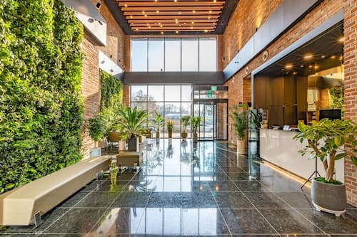 Urbanest Hotel