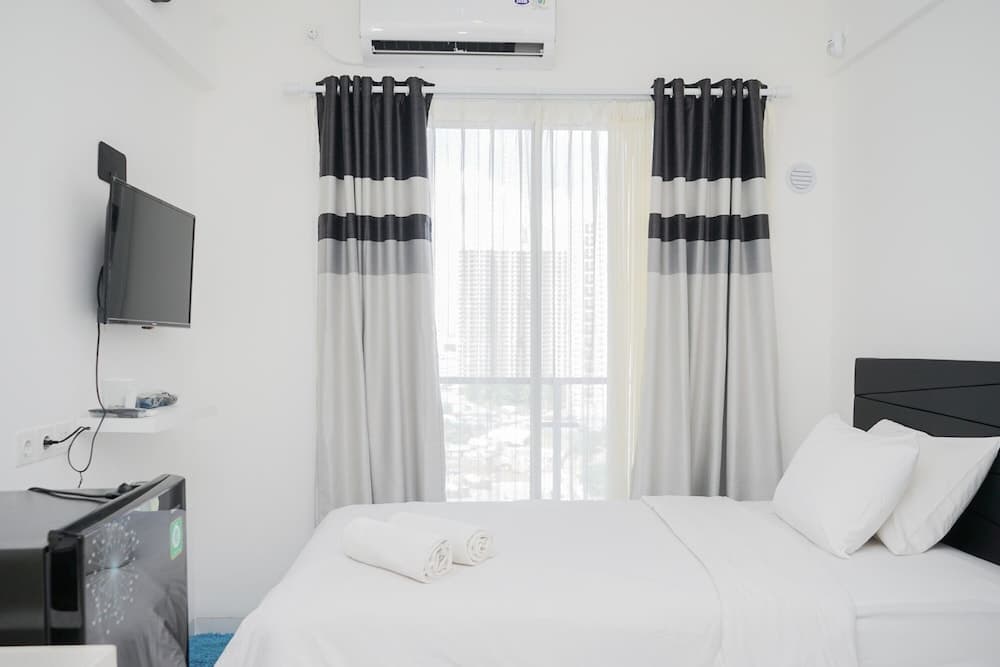 Elegant and Comfortable Studio Apartment at Sky House BSD