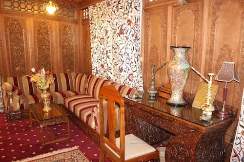 Wangnoo Worth Houseboats