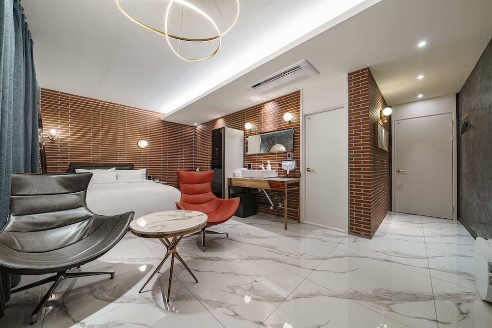 Brown-Dot Hotel Geomdan