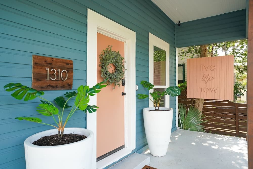Amazing Fully Fenced Home Only 5 Mins From Downtown