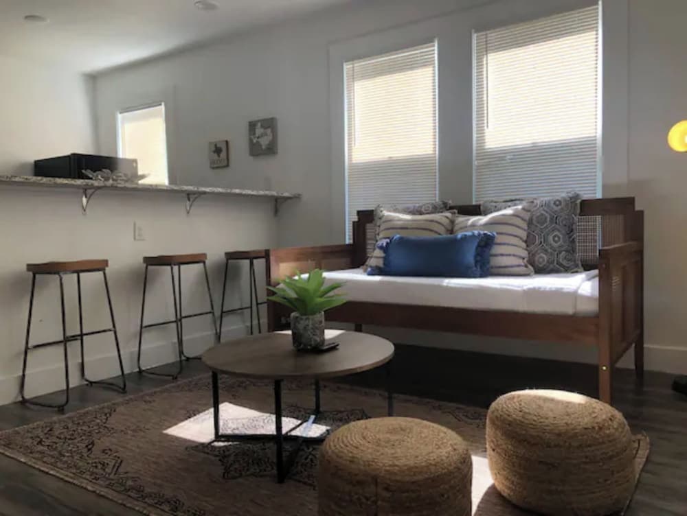 Find Your Comfort at Downtown Cozy 2br/2ba