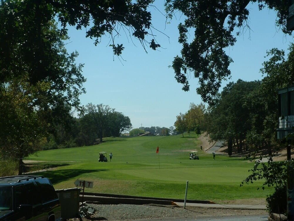 The 10th Green Inn