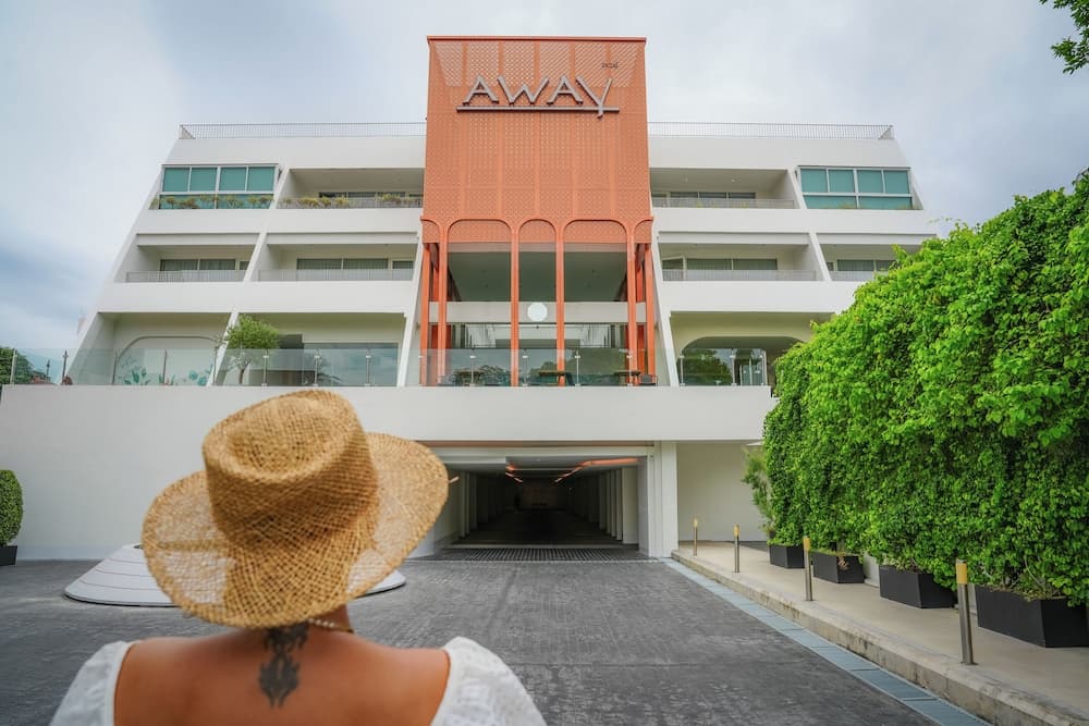 Away Bangkok Riverside Kene