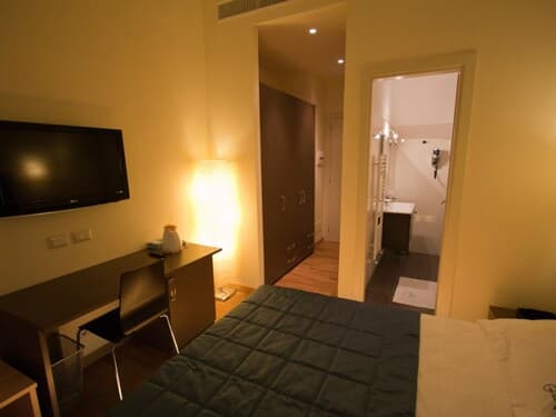 Rome Armony Suites - Deluxe Room