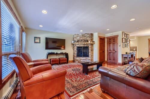 Family Friendly Retreat Short Walk to Lifts & Town