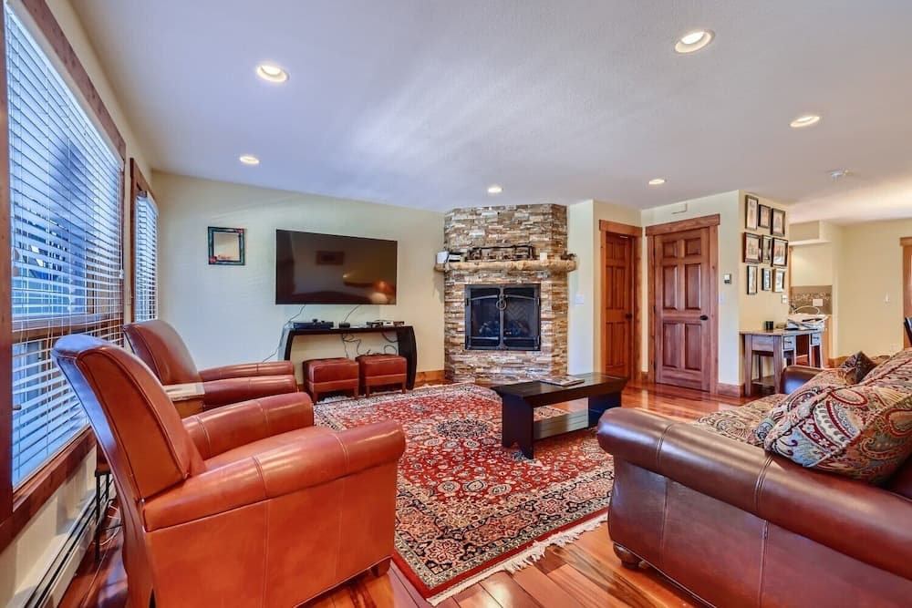 Family Friendly Retreat Short Walk to Lifts & Town