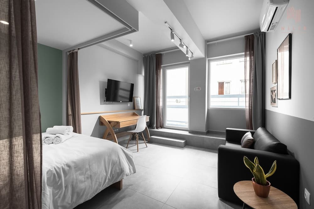 Big Apple 4 Nilie Hospitality MGMT