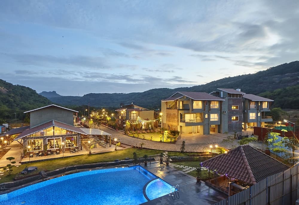 Mastiff Grand La Villae Resort