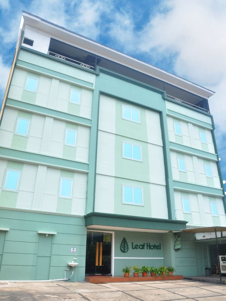 Leaf Hotel