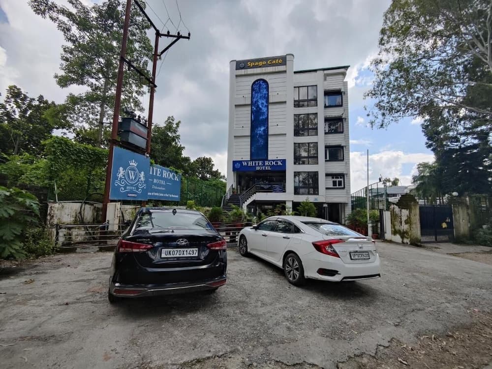 White Rock By The Solitaire Hospitality