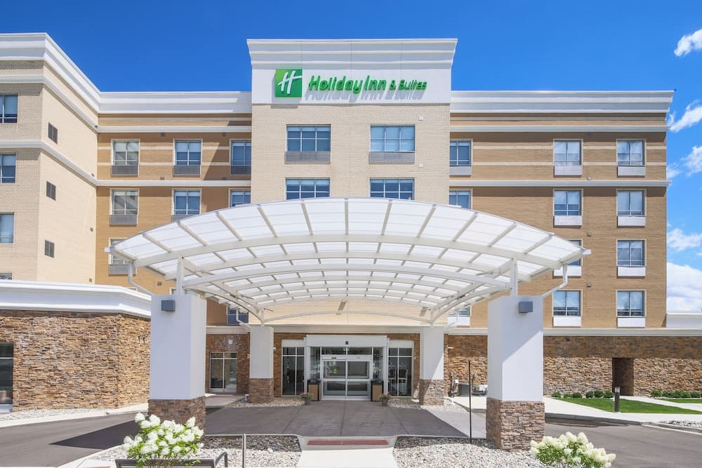 Holiday Inn & Suites Detroit - Troy by IHG
