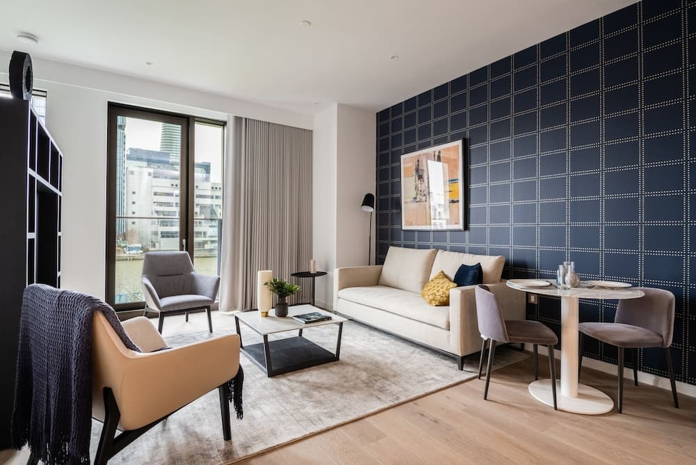 Stylish Studio Apartment With River Views in Londons Bustling Docklands
