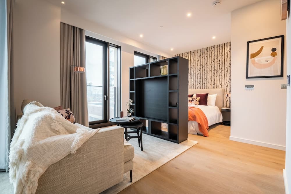 Sensational Studio Apartment in Londons Vibrant Canary Wharf