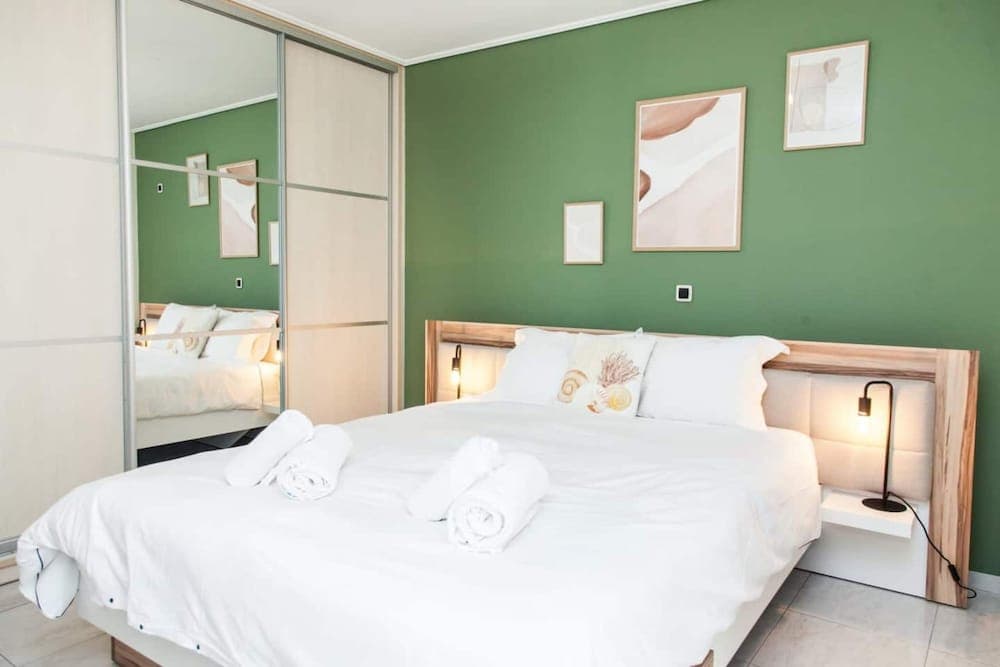 Elegant & Spacious  Apt. with Sea View