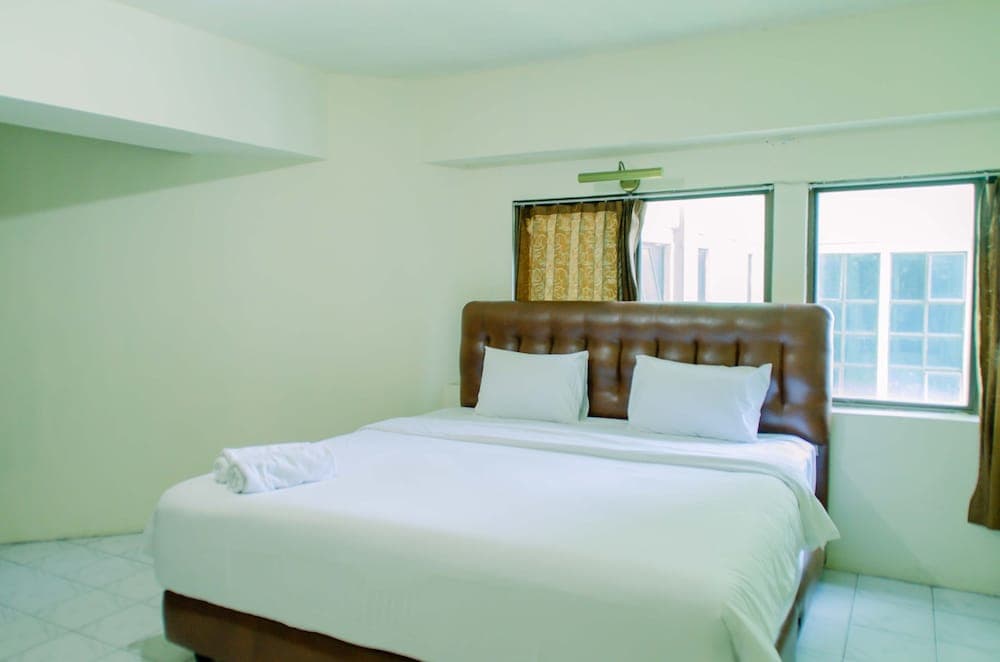 Spacious And Homey 3Br At Kondominium Rajawali Apartment