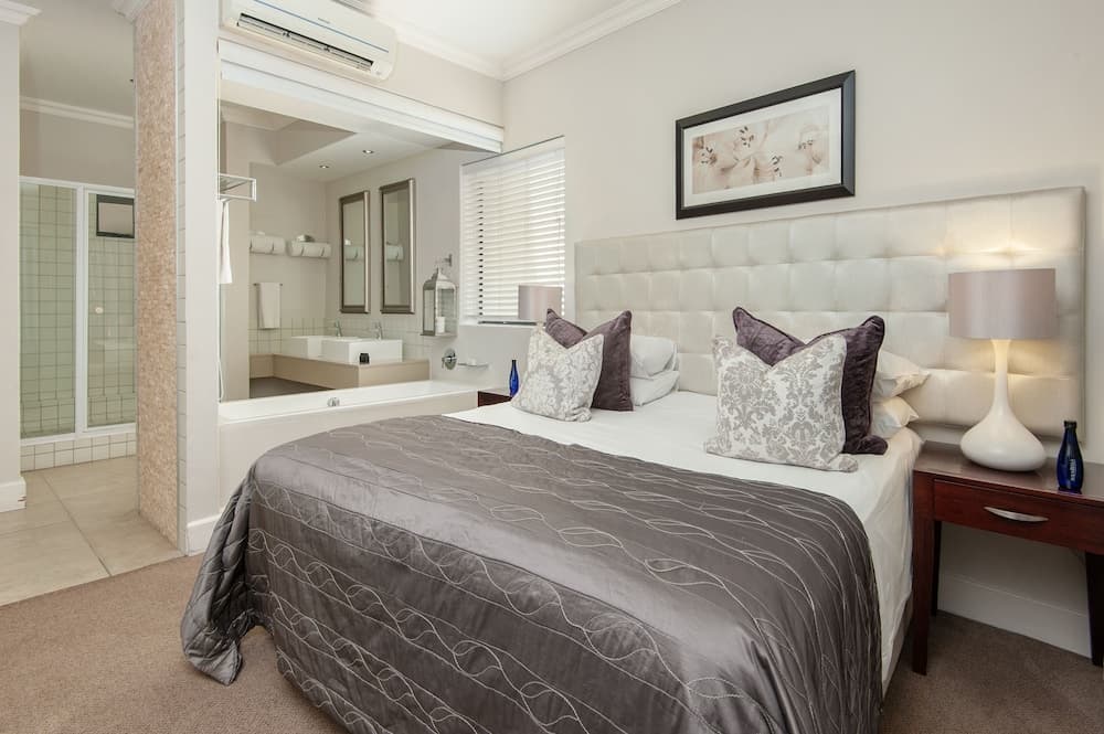 Harbour Square Hotel