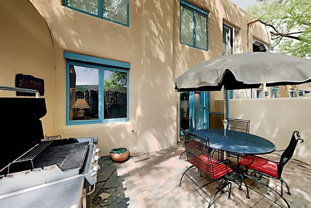 Casa Monzon - Perfect Location, Bright and Sunny Interior