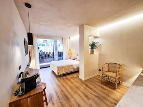 S Estancia Suites