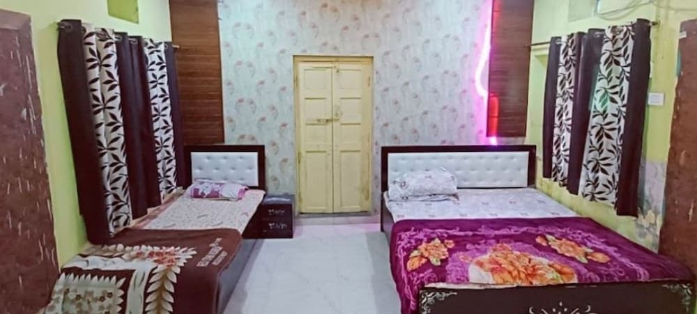 Goroomgo Laxmi Bhawan Dharamshala Mathura