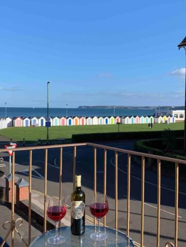 Home by the Sea Quirky Three Bedroom Family House