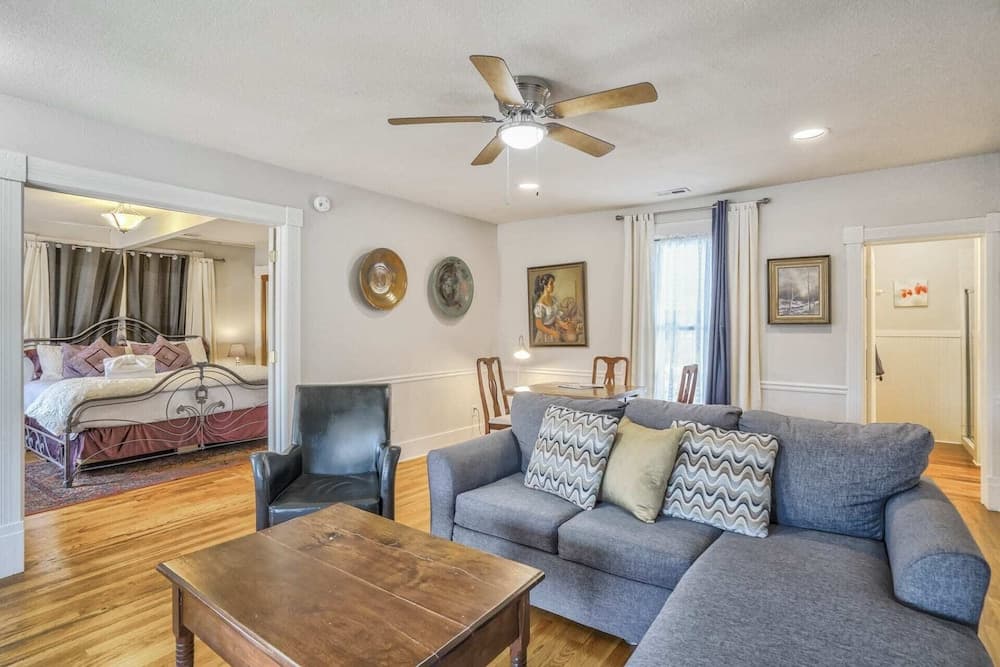 1BR Quiet Neighborhood & Nearby Parks