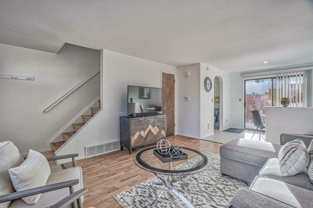 2bdcentrally Locatedclose to Shops & Restaurants!