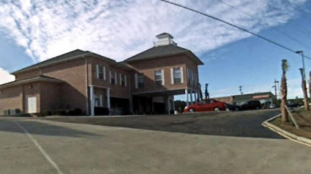 Collins Inn & Suites