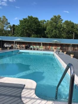 Merrimac Inn & Suites