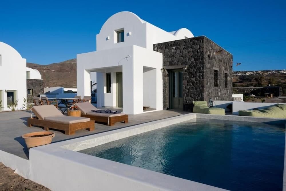 Oia Kissiri - private pool Villas