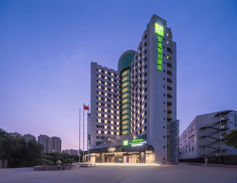Holiday Inn Express Zhengzhou Garden Road by IHG