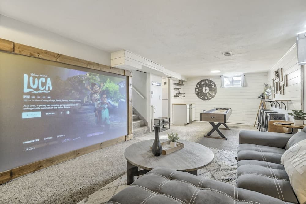 5BD Dog Friendly Family Getaway Near Downtown!
