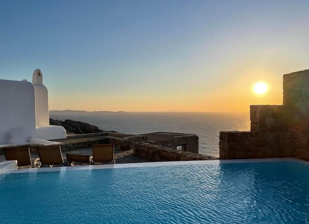 White Rock Suites & Villas