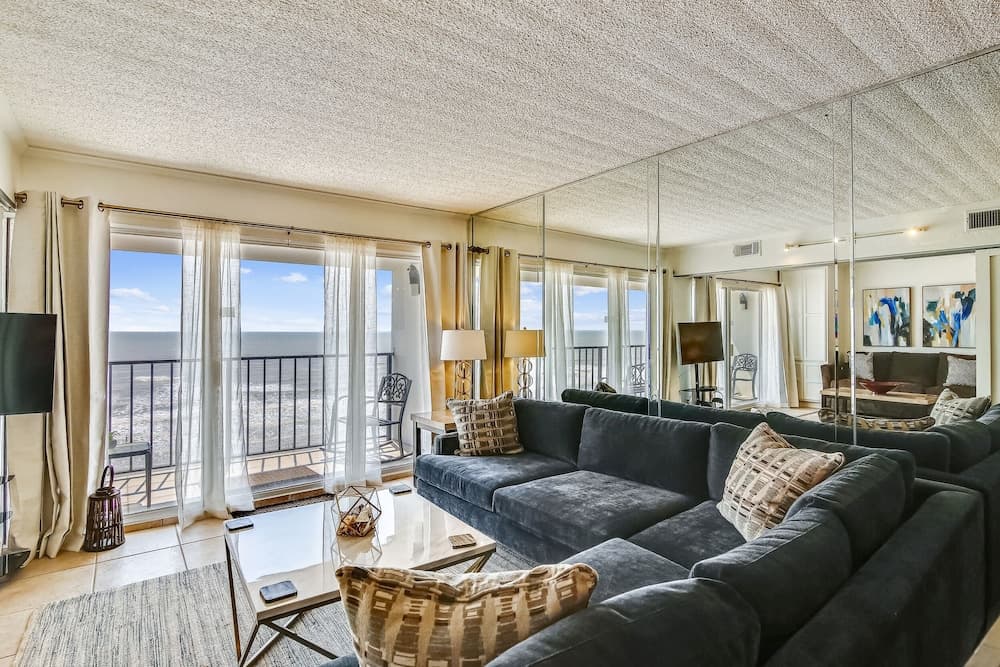 By the Sea Resort 807-seaside Retreat