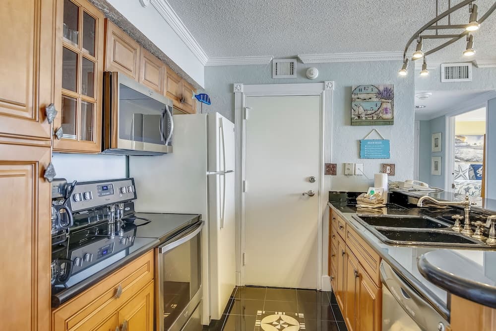 San Luis 1235 - Luis' Lair