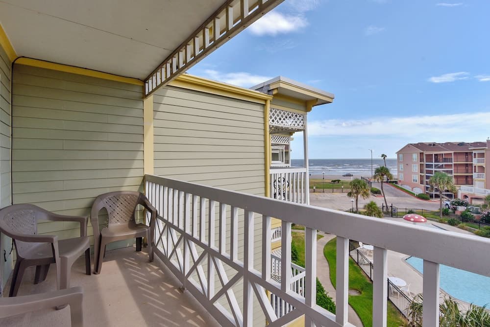 4511vic3306vicnc - Victorian 3306-beach View