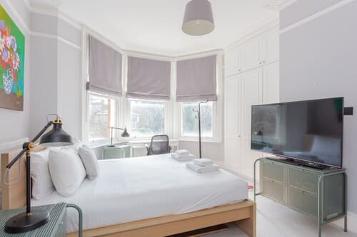Newly Renovated 3 Bedroom Apartment in North West London