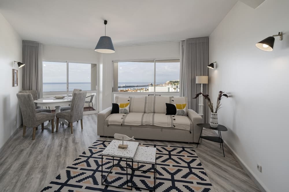 Alegria I, Overlooking the bay of Funchal