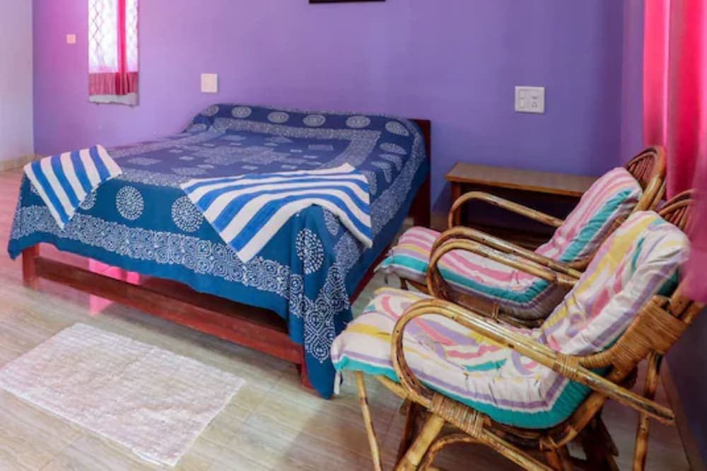 Goroomgo Laximi Guest House Goa