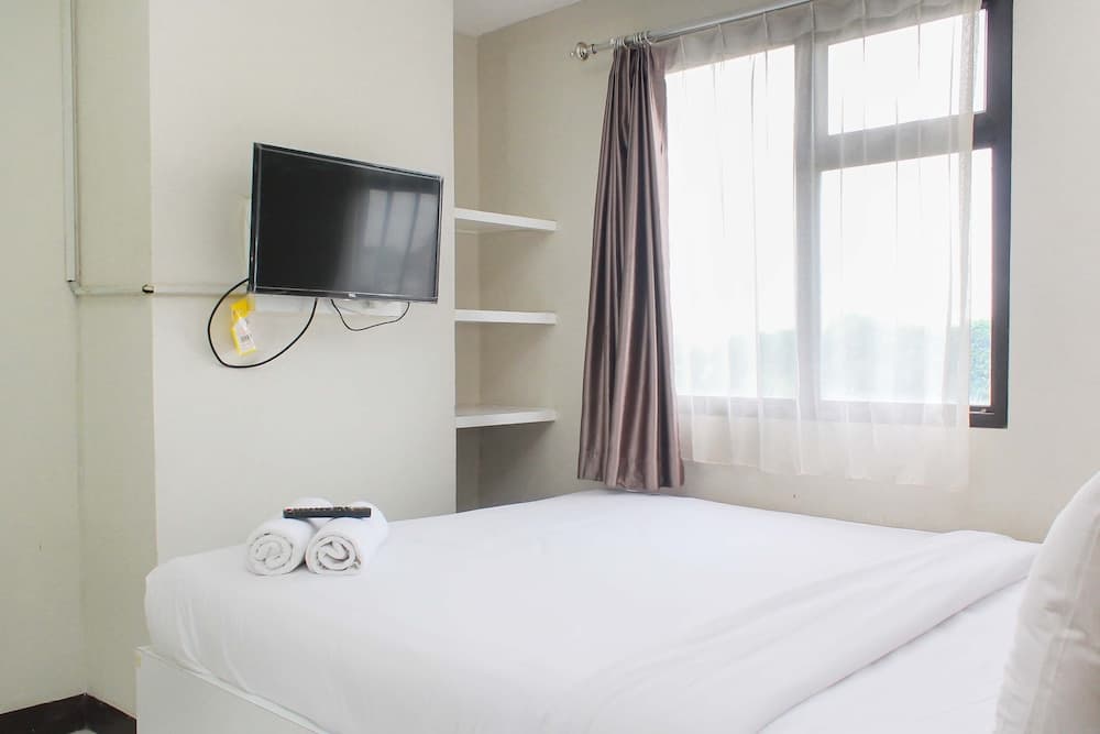 Comfortable and Cozy Living 2BR at Lagoon Apartment