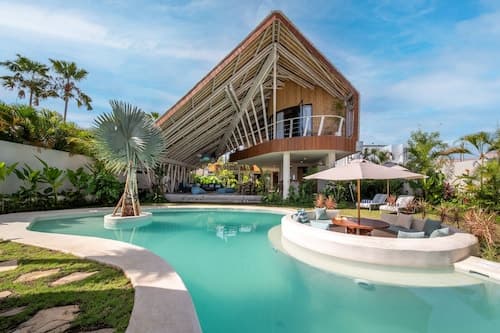 Stunning Architecture 5BR Bamboo With Tropical Pool Villa in Umalas