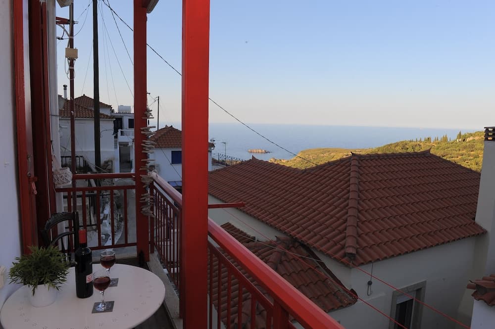 Dandy on the Beach - Sailor's House