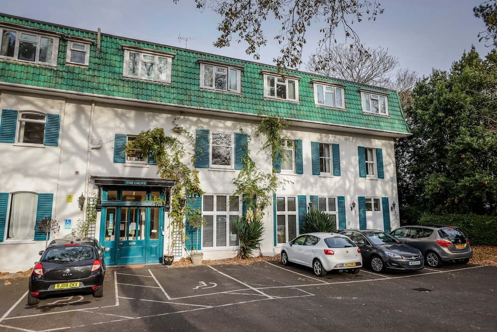 THE GROVE HOTEL