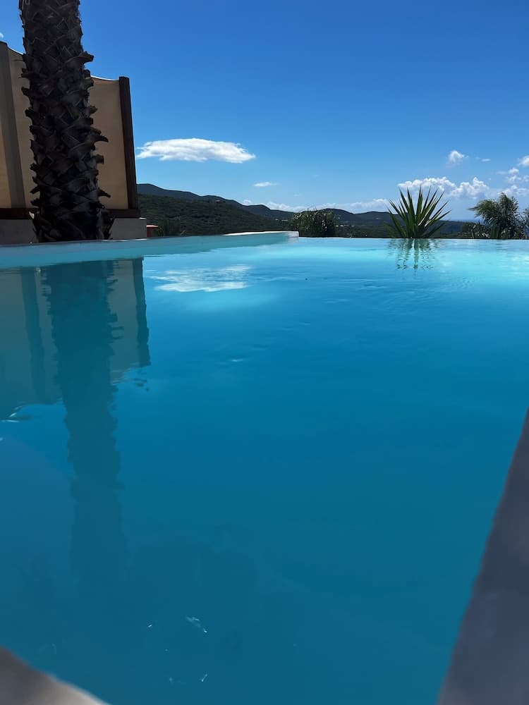 Rustic Hill Private Pool Suites