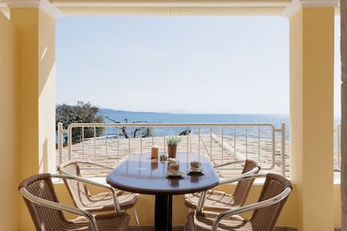Salt and Sun Apartments by Konnect, Kaminaki Beach