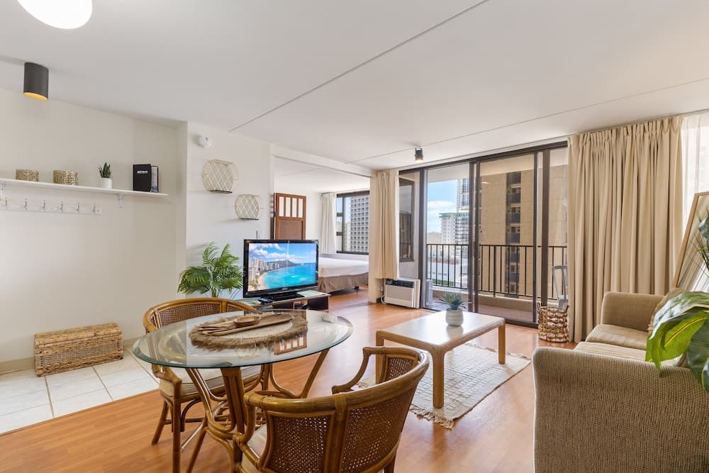 Spacious and Comfortable Ocean View Waikiki Banyan Condo - FREE Parking! by Koko Resort Vacation Rentals