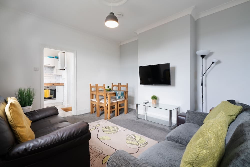 Spacious 4BR, Parking, Near Centre