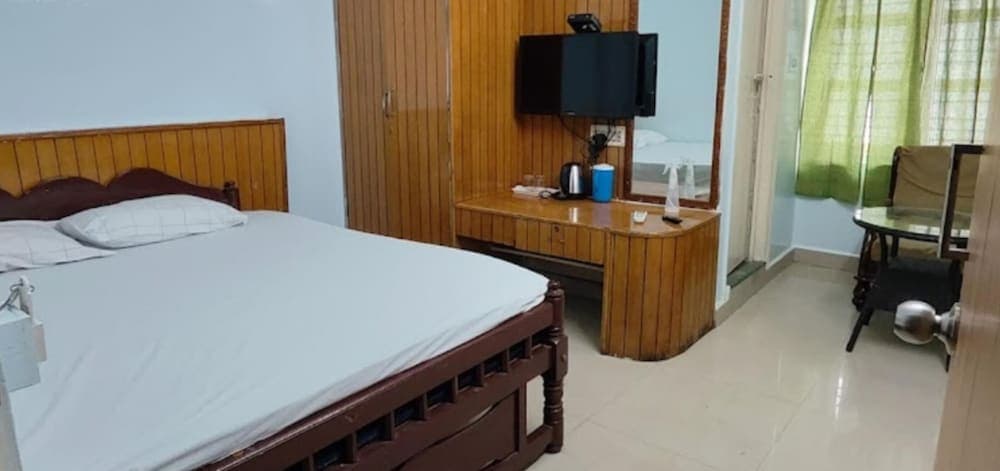 Goroomgo Kaveri Deluxe Lodge Bengaluru