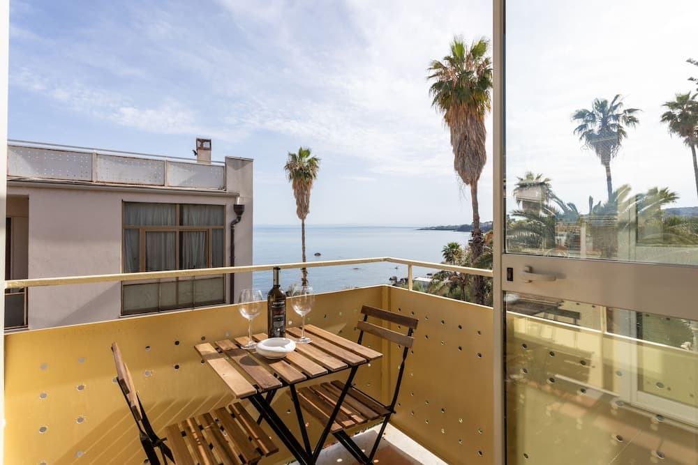 Aci Castello Seaview Apartment With Parking